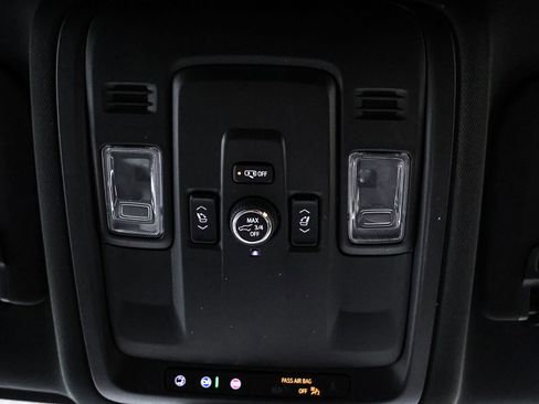 Used 2025 GMC Yukon Elevation AWD/4WD image 33