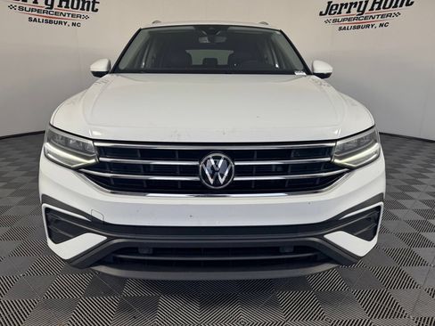 Used 2022 Volkswagen Tiguan SE FWD image 4