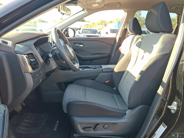 Used 2021 Nissan Rogue SV AWD/4WD image 2