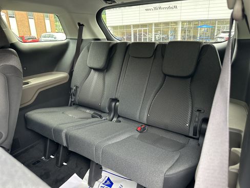 New 2026 Kia Carnival LX FWD image 15