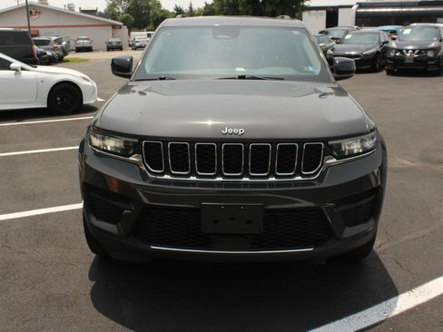 Used 2022 Jeep Grand Cherokee Laredo w/ Luxury Tech Group I AWD/4WD image 11