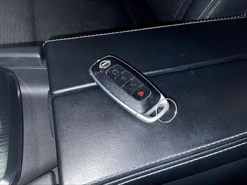 Used 2023 Nissan Rogue SV image 35