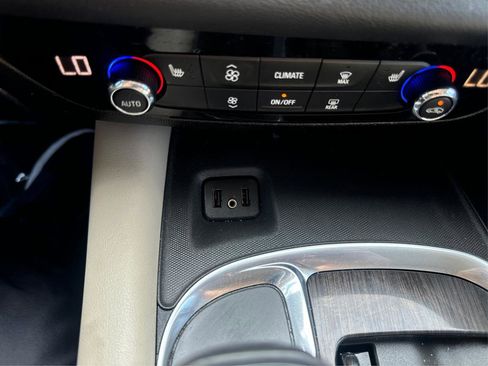 Used 2018 Buick Enclave Essence image 37