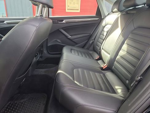 Used 2016 Volkswagen Passat 1.8T SEL Premium image 35