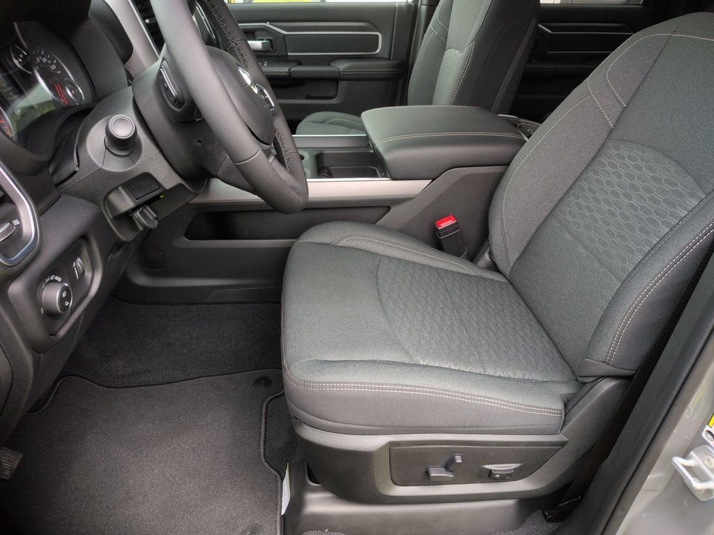 New 2026 RAM 3500 Big Horn AWD/4WD image 14