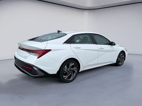 New 2026 Hyundai Elantra Limited FWD image 5