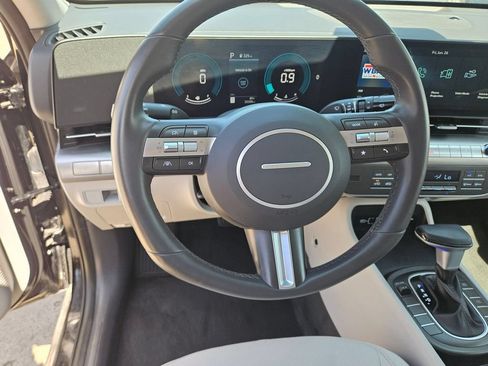 Used 2025 Hyundai Kona SEL FWD image 18