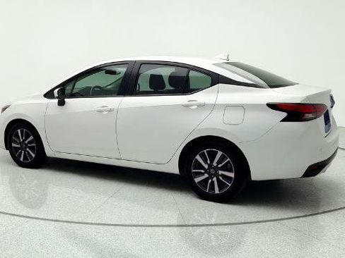 Used 2022 Nissan Versa SV FWD image 5