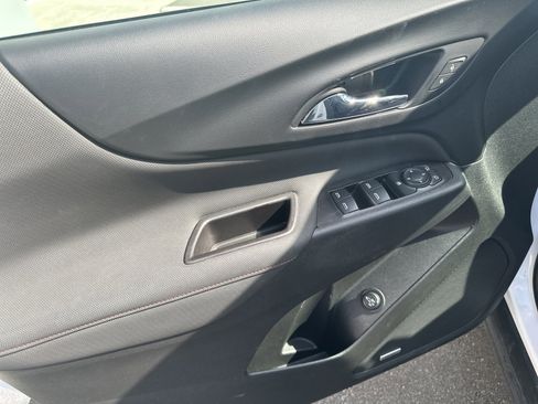Used 2022 Chevrolet Equinox RS w/ RS Leather Package FWD image 9