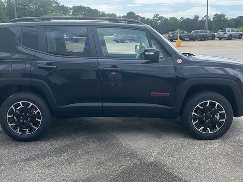 New 2023 Jeep Renegade Trailhawk image 7