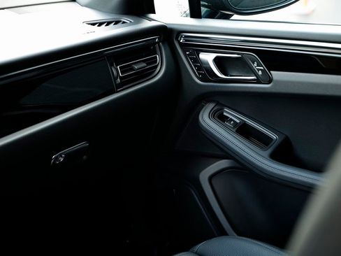 New 2026 Porsche Macan image 26