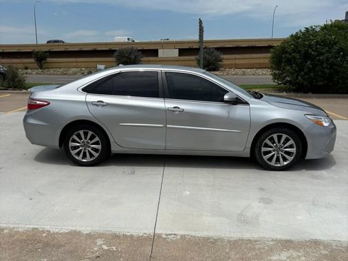 Used 2016 Toyota Camry XLE w/ Moonroof Package FWD image 2