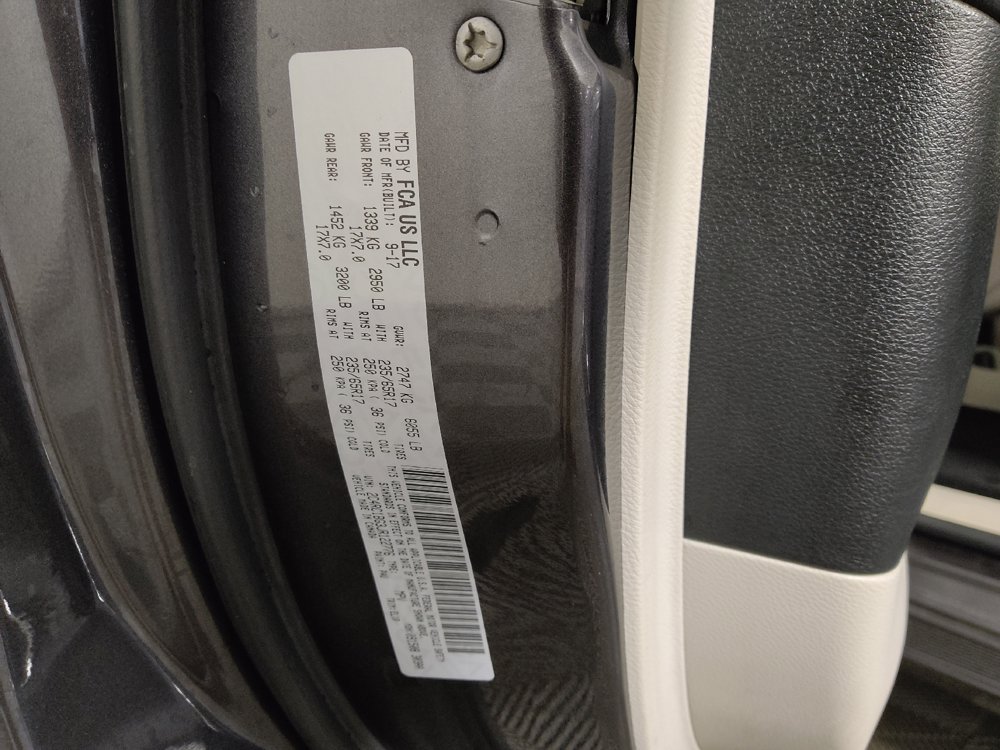 Used 2018 Chrysler Pacifica Touring-L FWD image 33