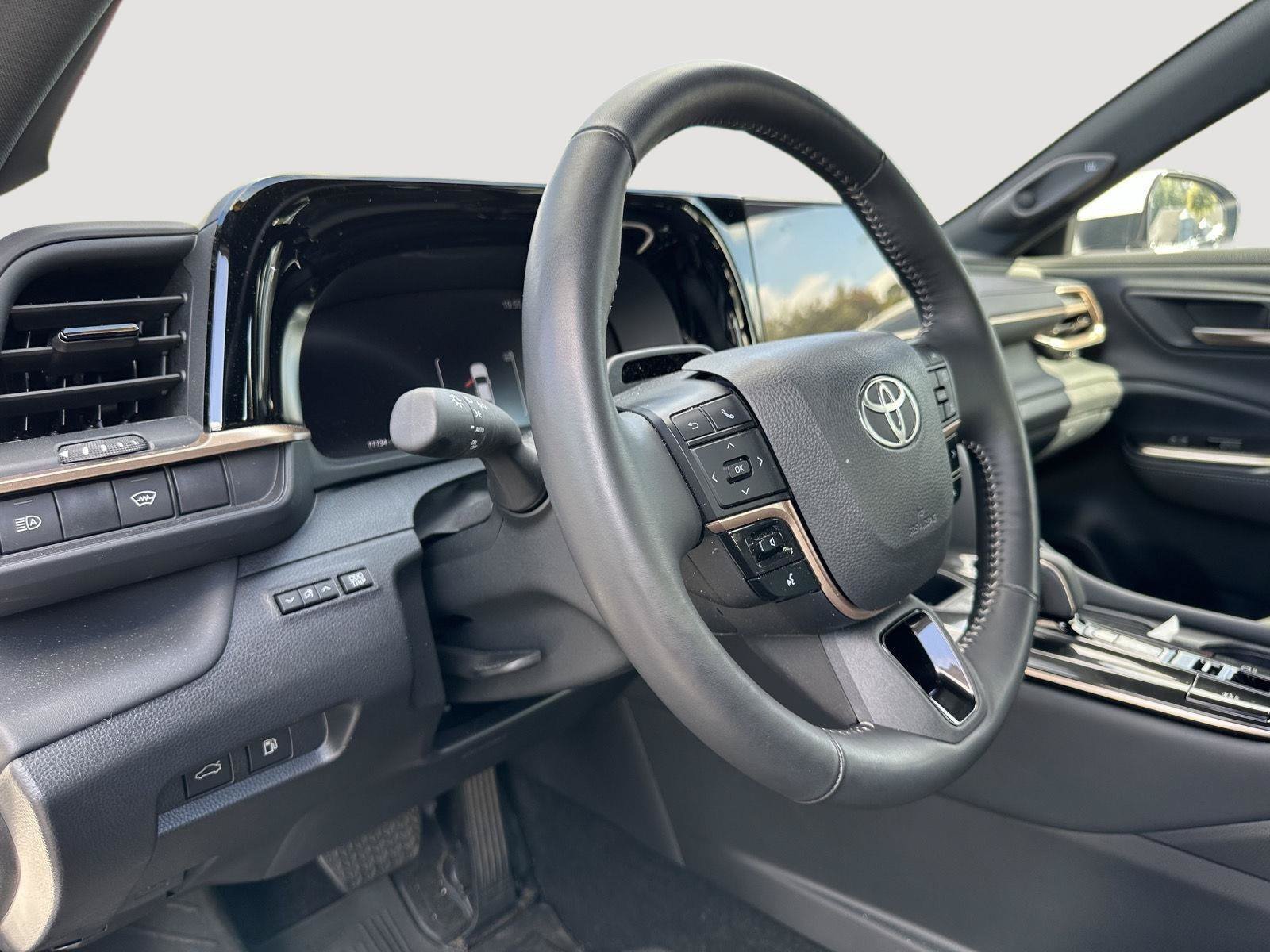 Certified 2024 Toyota Crown Platinum AWD/4WD image 11
