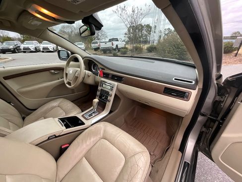 Used 2011 Volvo XC70 3.2 image 32