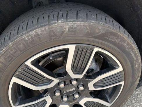 Used 2021 GMC Acadia SLT w/ Elevation Edition image 17