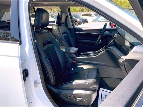 Used 2023 Jeep Grand Cherokee Limited AWD/4WD image 9