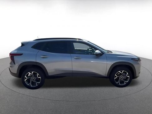Used 2025 Chevrolet Trax LT FWD image 16