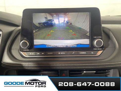 Used 2024 Nissan Rogue SV AWD/4WD image 16