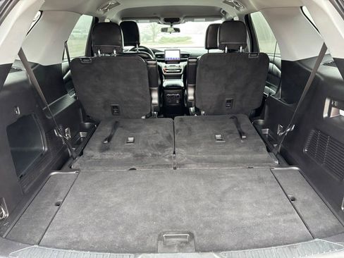 Used 2020 Ford Explorer XLT w/ Equipment Group 202A image 10