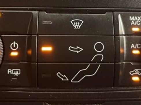 Used 2019 Ford Explorer XLT image 30