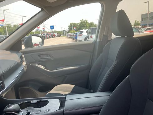 Used 2025 Nissan Rogue S FWD image 10