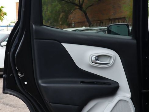 Used 2022 Jeep Renegade Limited AWD/4WD image 32