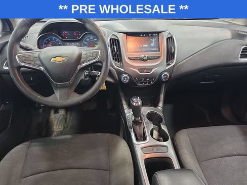 Used 2017 Chevrolet Cruze LT FWD image 4
