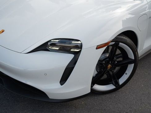 Used 2022 Porsche Taycan image 2