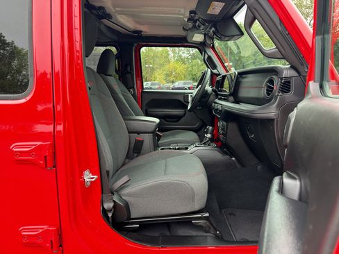 Used 2025 Jeep Wrangler Unlimited Rubicon AWD/4WD image 14