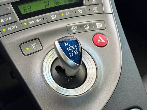 Used 2015 Toyota Prius Four FWD image 27