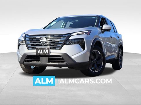 Used 2024 Nissan Rogue SV image 1