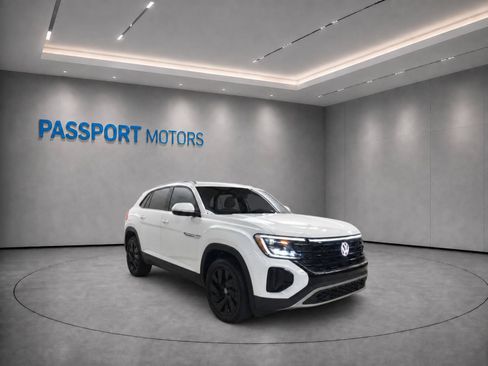 Used 2024 Volkswagen Atlas Cross Sport SE FWD image 1