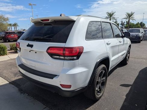 Used 2019 Jeep Grand Cherokee Laredo RWD image 5