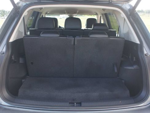 Used 2024 Volkswagen Tiguan SE FWD image 18