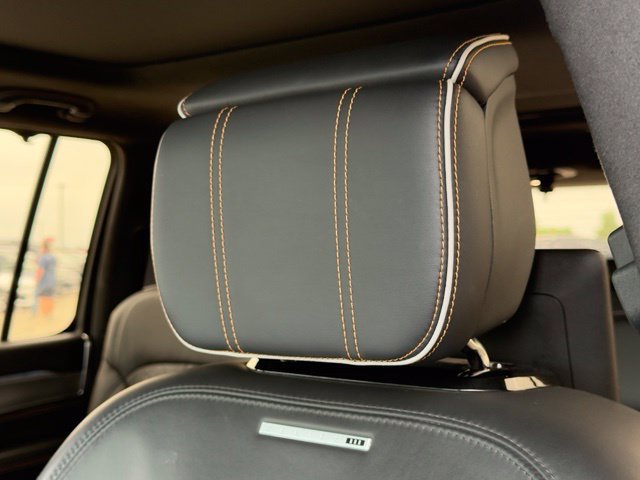 Used 2022 Jeep Grand Wagoneer Series III w/ Rear Seat Video Group 1 AWD/4WD image 8