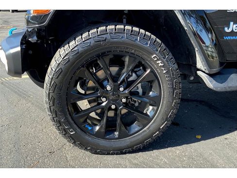 Used 2023 Jeep Wrangler Sahara w/ Dual Top Group image 10