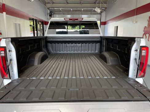 New 2026 GMC Sierra 2500 Denali w/ Denali Reserve Package AWD/4WD image 8