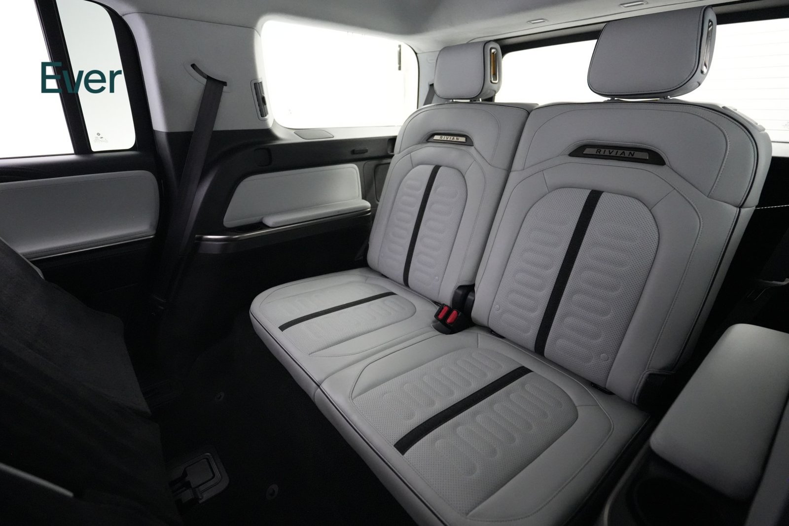 Used 2024 Rivian R1S Adventure Dual AWD/4WD image 25