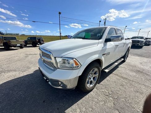 Used 2018 RAM 1500 Laramie AWD/4WD image 1