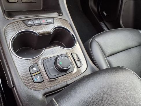 Used 2022 GMC Acadia SLT w/ Technology Package AWD/4WD image 24