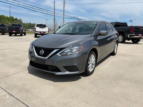 Used 2019 Nissan Sentra SV FWD image 2