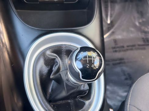 Used 2015 Kia Soul FWD image 24