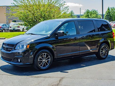 Used 2019 Dodge Grand Caravan SE FWD image 4