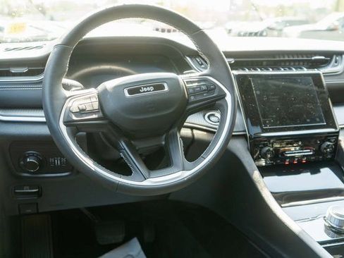 Used 2023 Jeep Grand Cherokee Laredo w/ Luxury Tech Group I AWD/4WD image 15