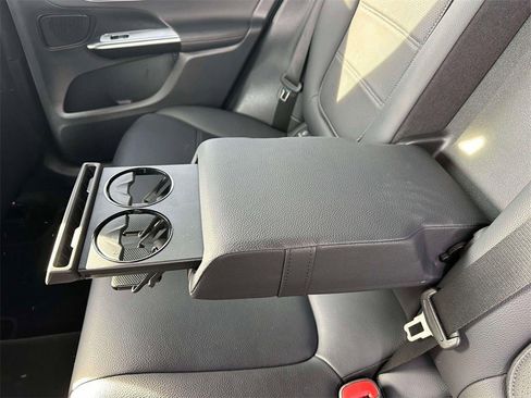 Used 2024 Mercedes-Benz GLC 300 GLC 300 4MATIC image 11