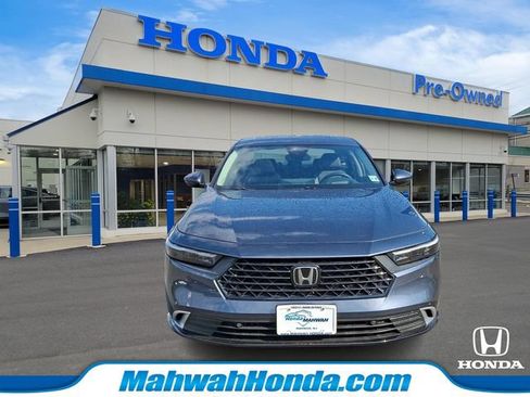 Used 2023 Honda Accord Touring image 2