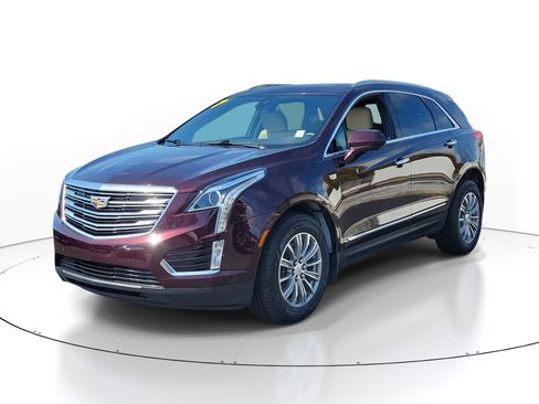 Used 2017 Cadillac XT5 Luxury w/ Driver Awareness Package image 3