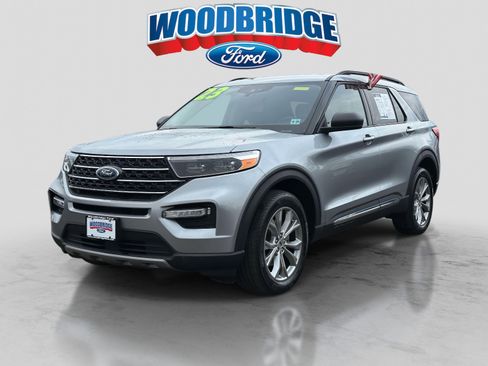 Used 2023 Ford Explorer XLT w/ Equipment Group 202A image 2