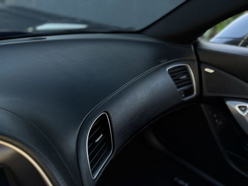 Used 2019 Chevrolet Corvette Stingray Coupe w/ Carbon Flash Badge Package image 28